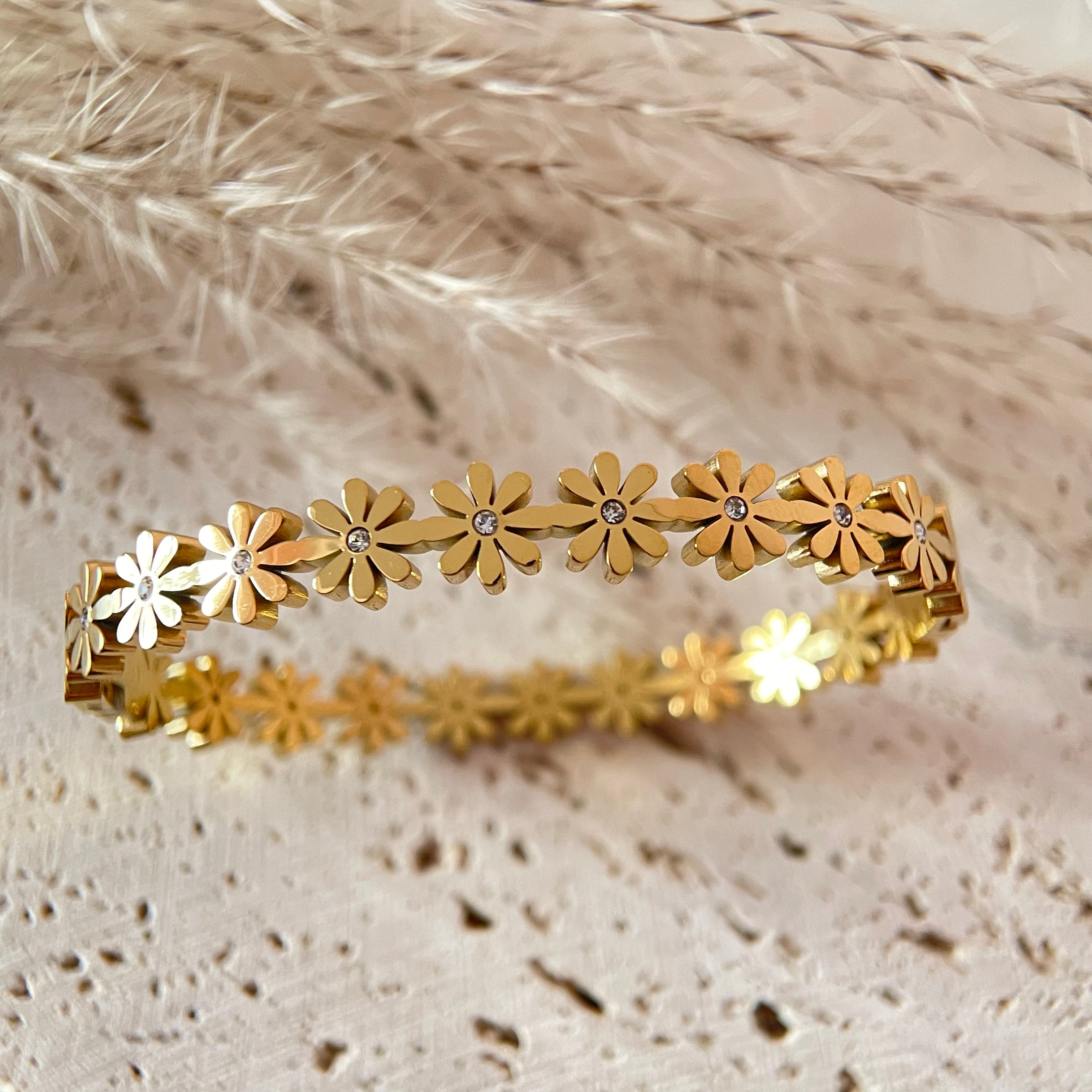 DAISY ||  Glow Flower Bangle