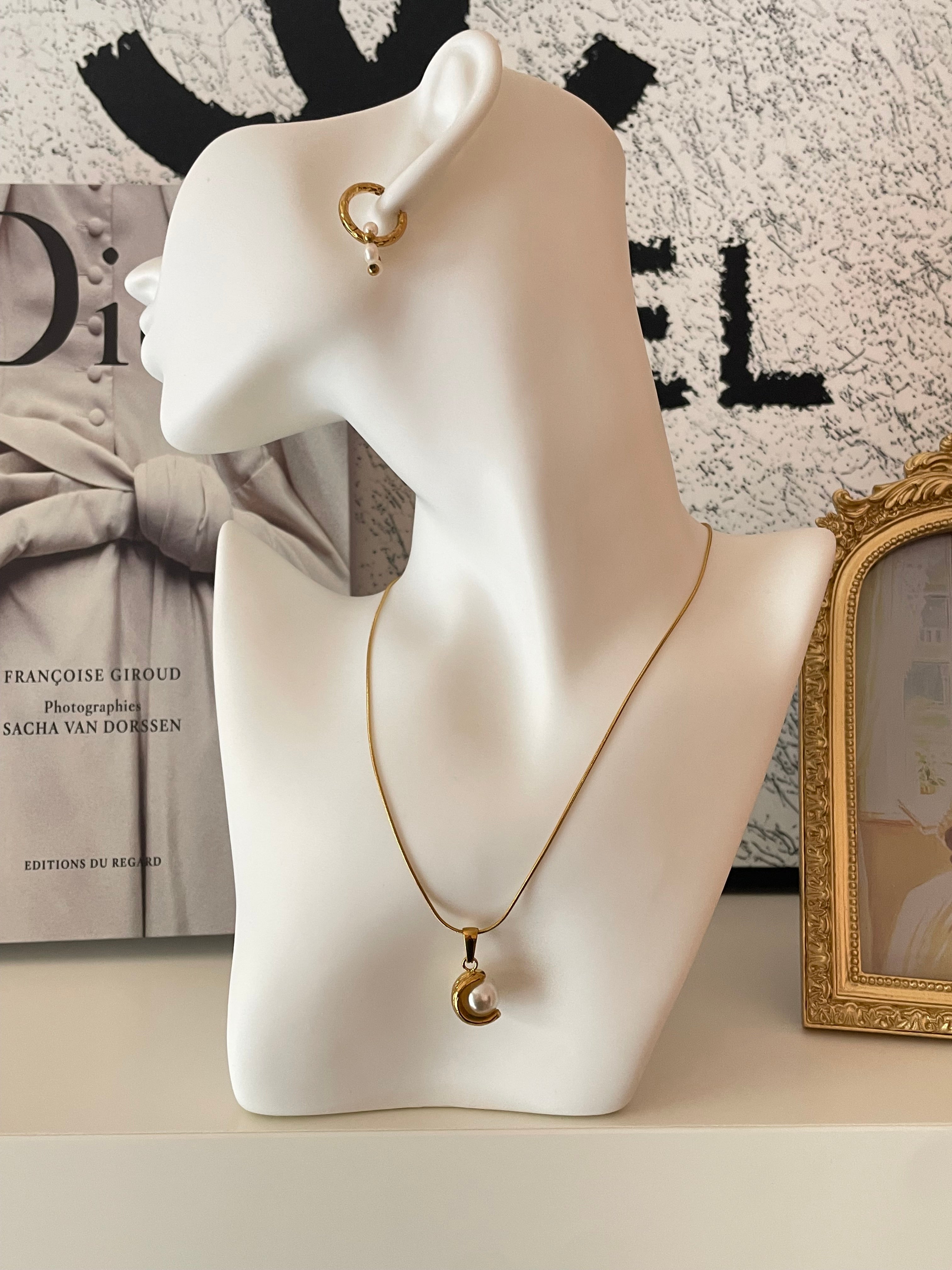 HALF MOON || Necklace