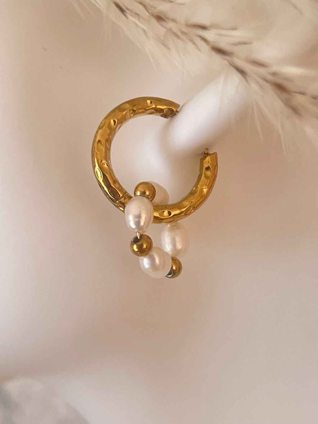 BANRY || Round Pearl Earrings