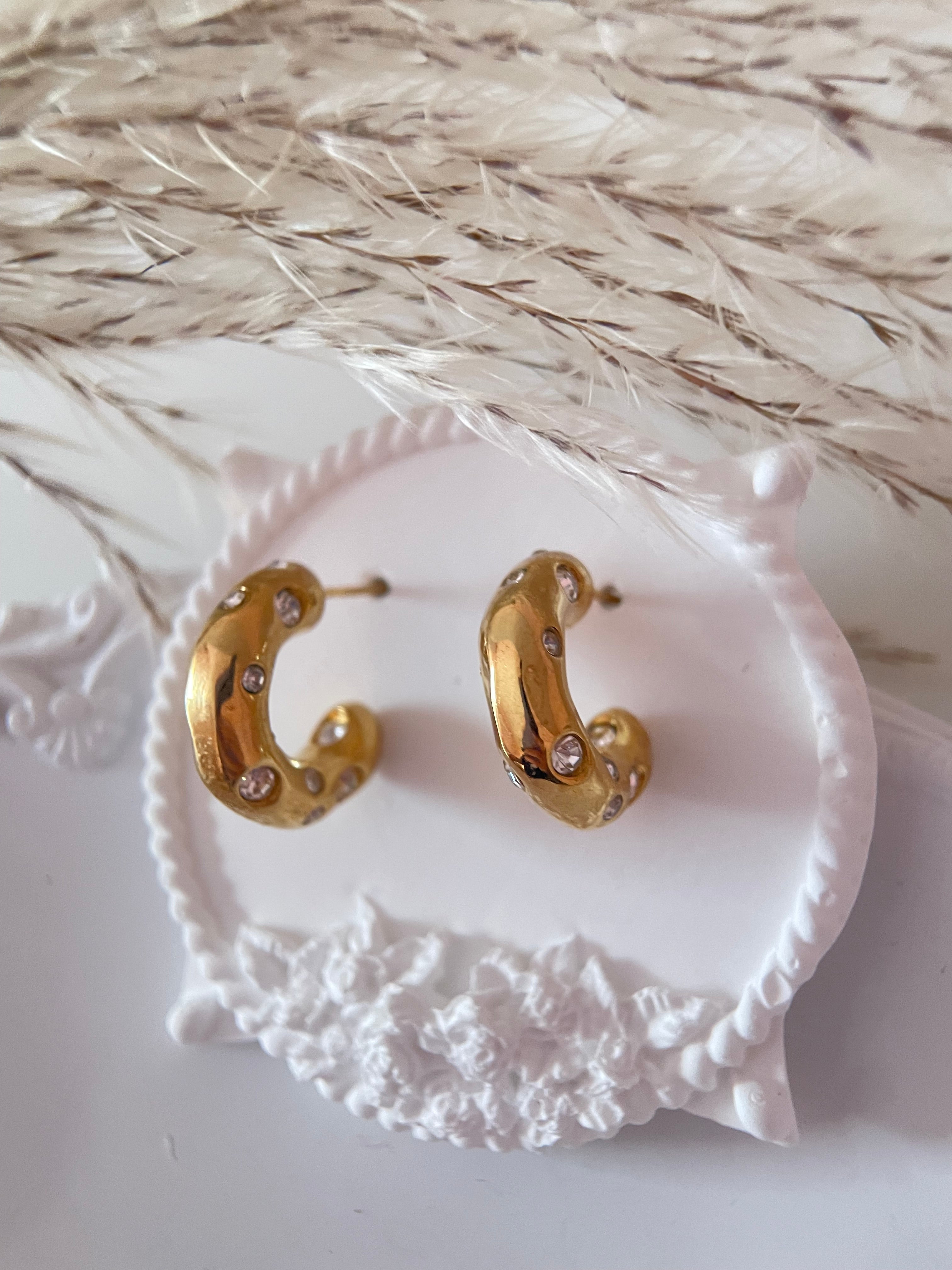 DAISY|| Medium Sized Hoops