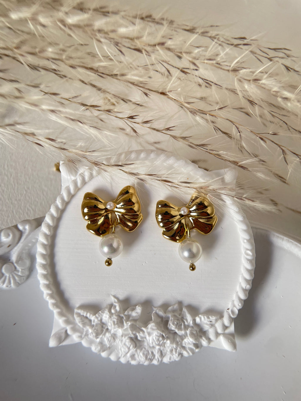 ALIYAH || Bow Pearl Earrings